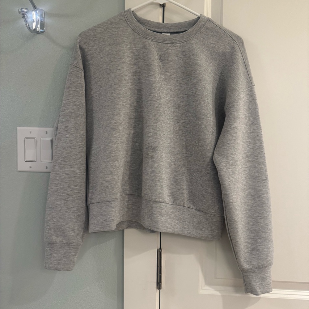 SPANX Women’s Light Gray Crewneck Top